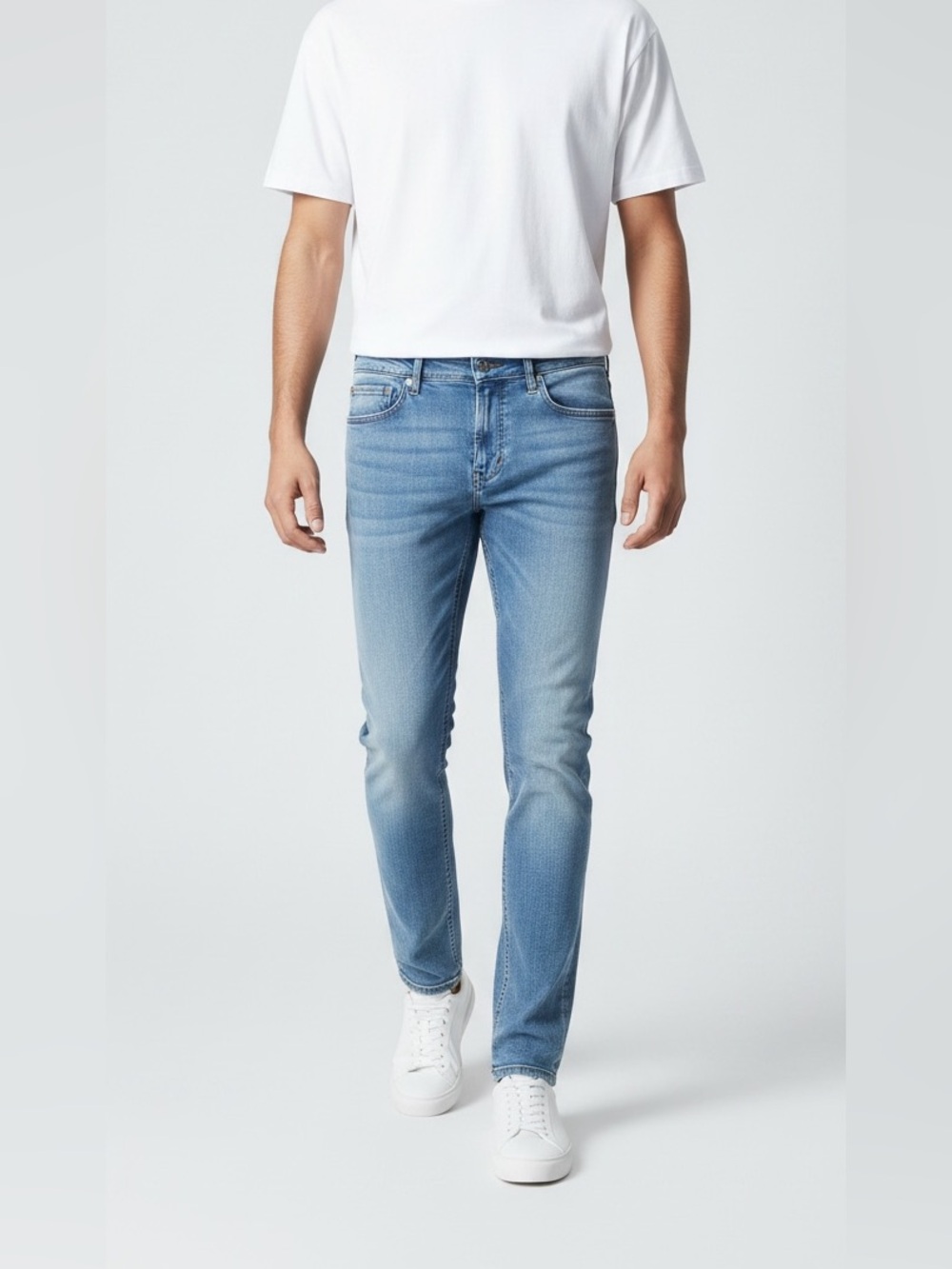 7 For All Mankind Skinny Jeans in Faded Blue